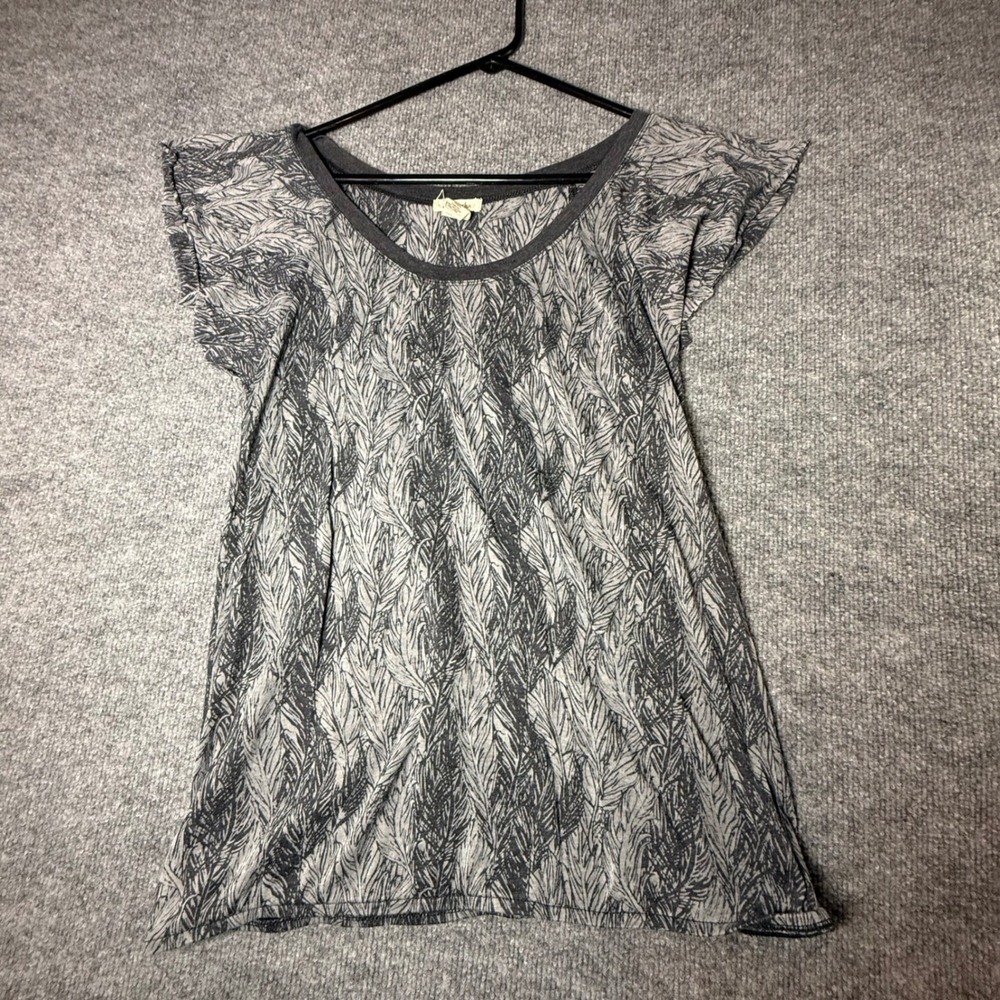 Love Rocks Women Grey Black Feather Print Cap Sleeve Scoop Neck T-Shirt Large